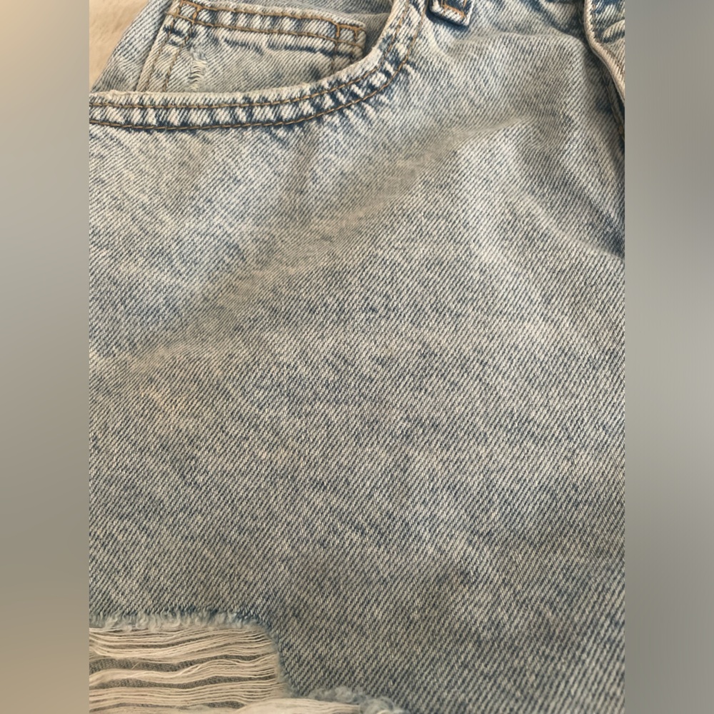 Cotton On| high rise mom jean short| light jean wash-Size:2 - Picture 4 of 4